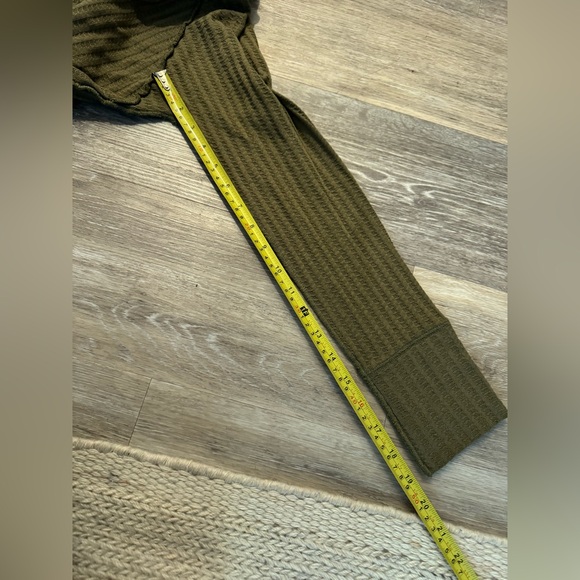 We The Free Wildcat Cowl Neck Waffle Knit
Thermal Pullover - Picture 15 of 16